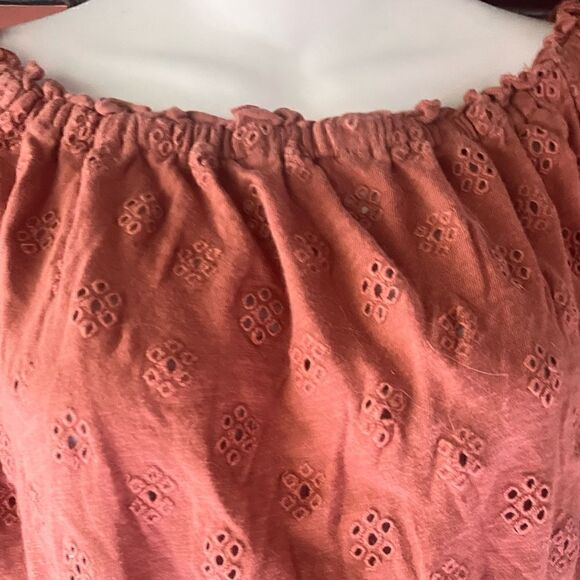 AMERICAN EAGLE PEASANT CROP EYELET TOP RUST SIZE M - Picture 4 of 8